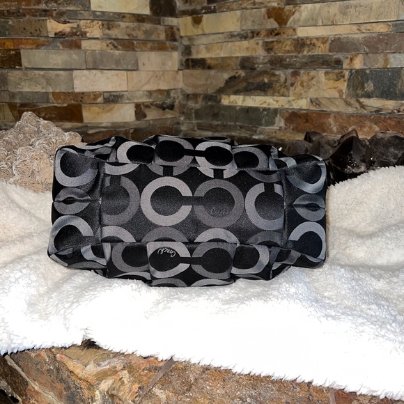 Coach NWT Signature Maggie Shoulder Bag w/matching Wallet - Picture 6 of 16